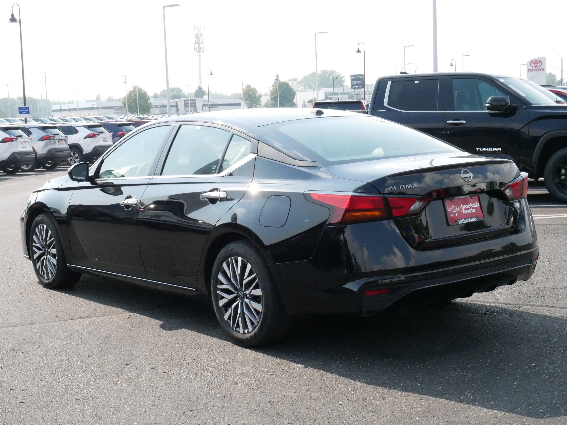 2025 Nissan Altima SV - Photo 5
