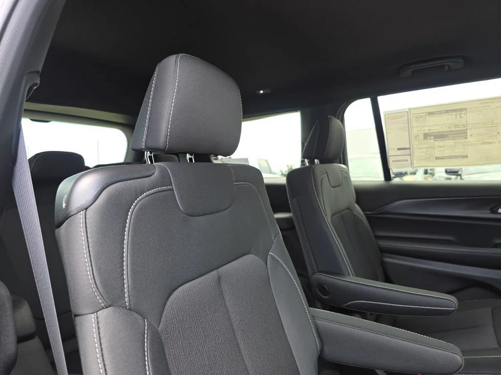 New 2026 Silver Zynith Exterior Paint Jeep Laredo image 19