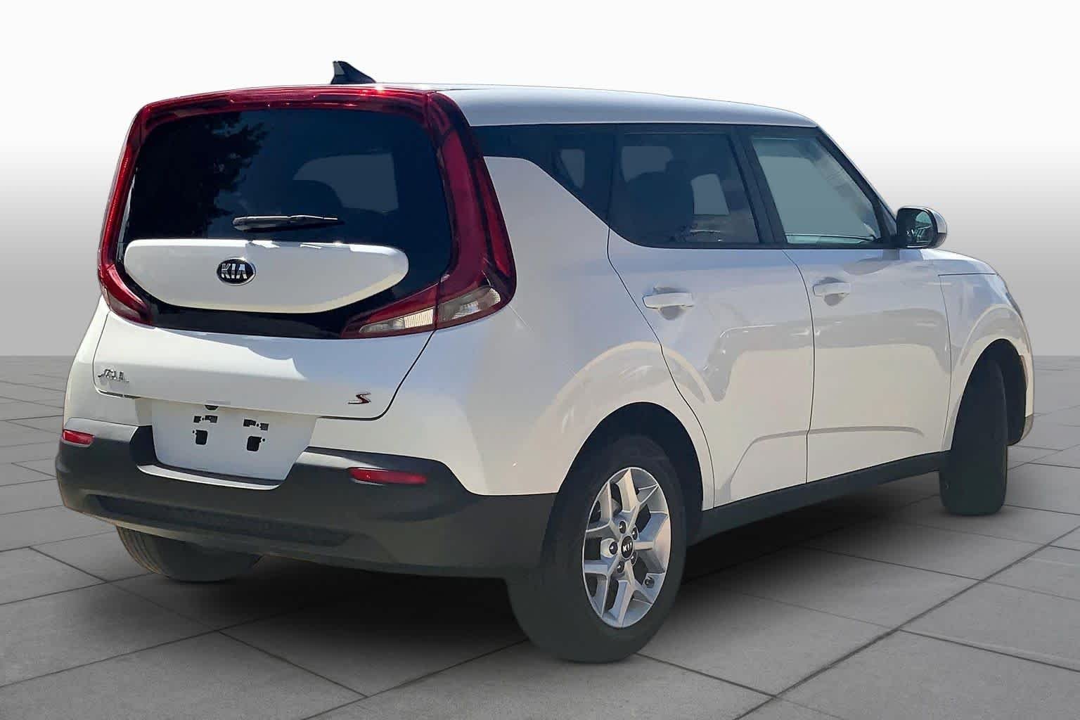 Used 2021 Snow White Pearl Kia S image 13