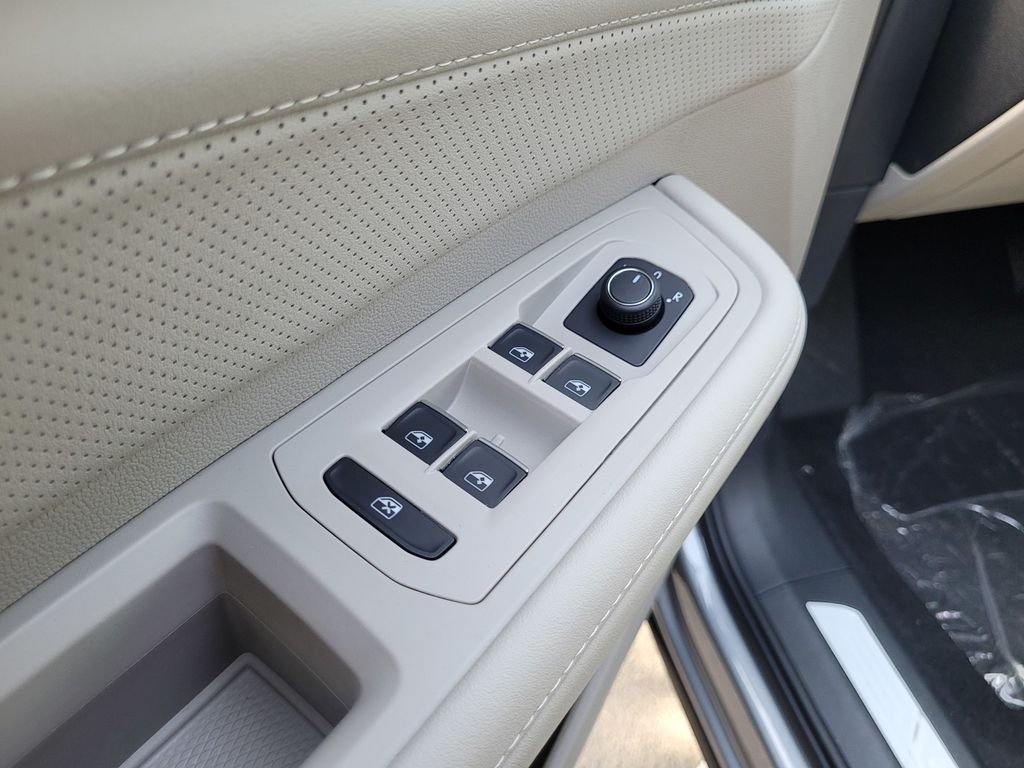 New 2026 Silver Volkswagen 2.0T SE w/Technology image 26