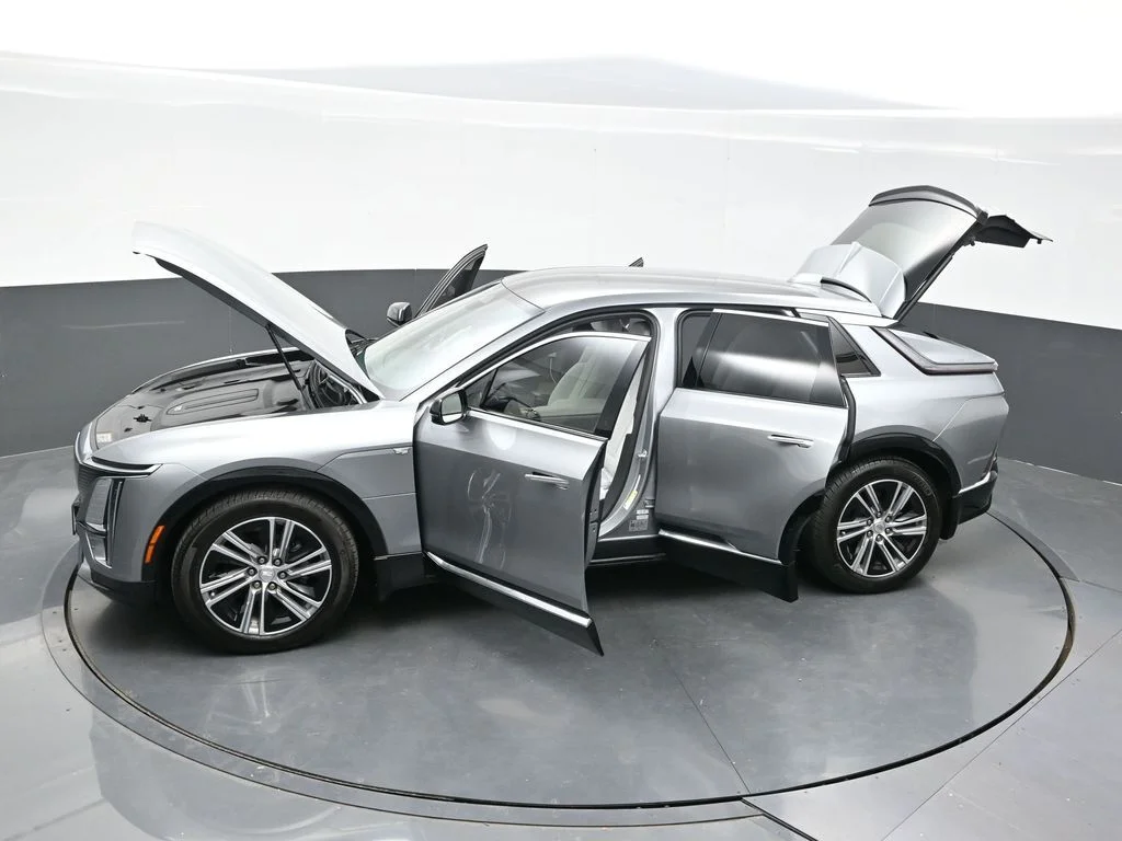 Used 2024 Silver Cadillac Luxury image 42