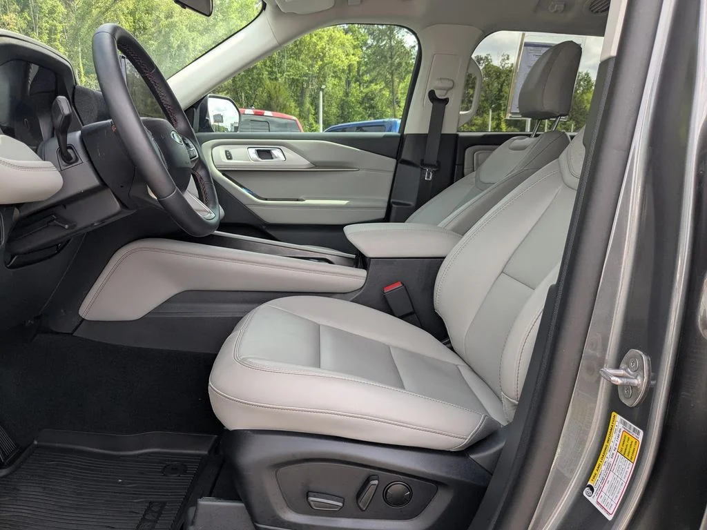 New 2026 Carbonized Gray Metallic Ford Active image 13