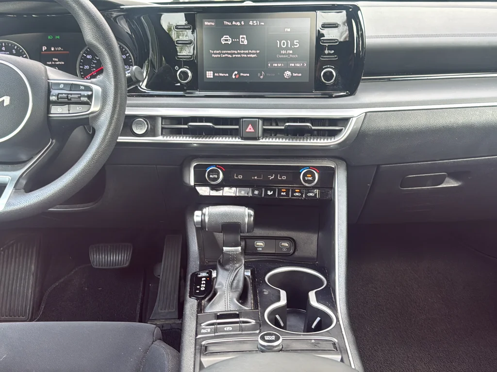Used 2022 White Kia LXS image 41