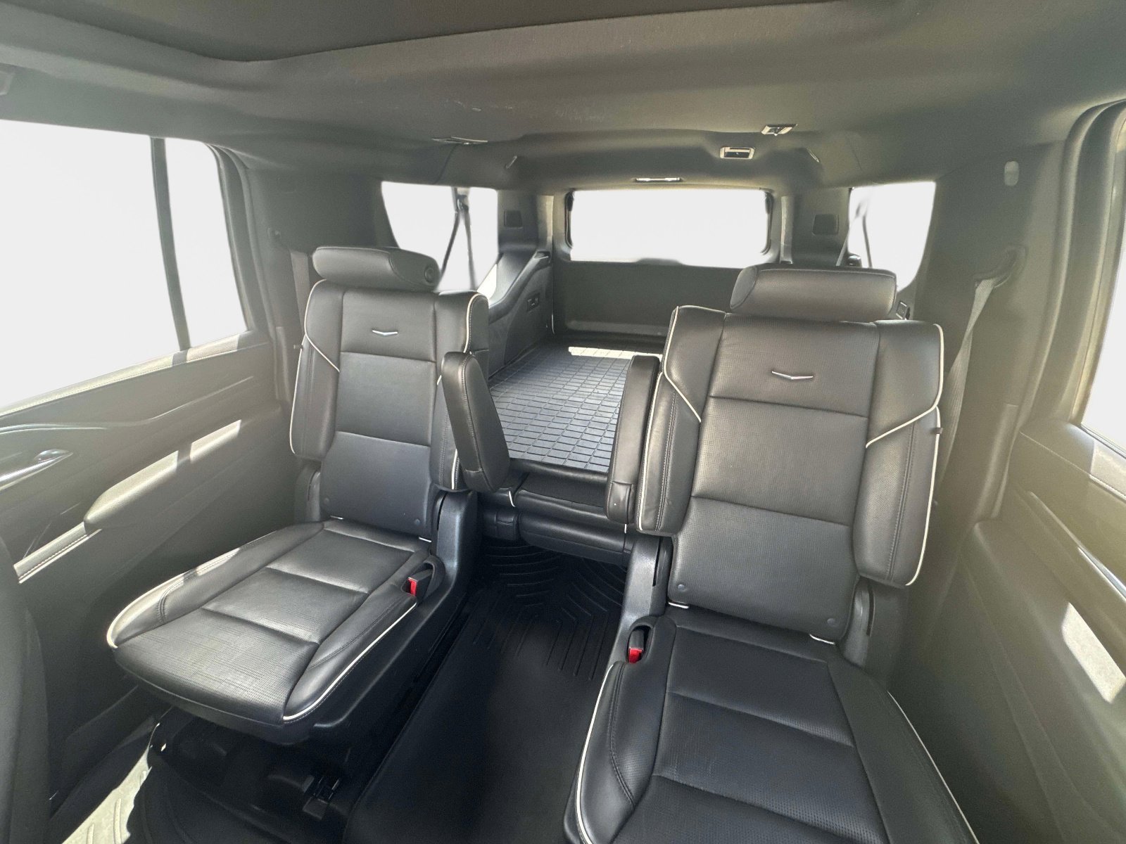 Used 2022 Crystal White Tricoat CADILLAC Premium Luxury image 11