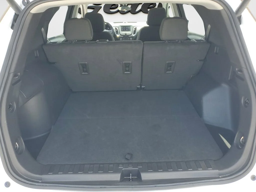 Used 2024 Summit White Chevrolet LT image 9