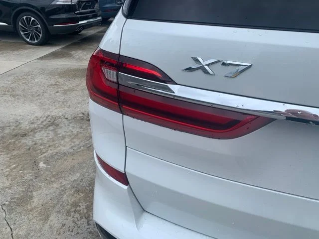 Used 2022 White BMW xDrive40i image 7