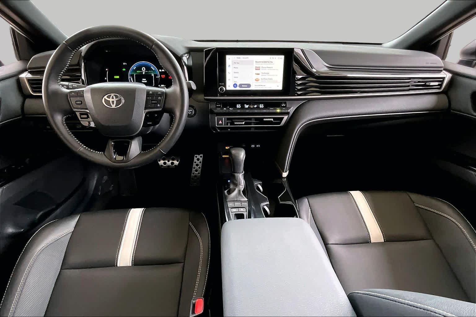Used 2025 Ice Cap Toyota SE image 14