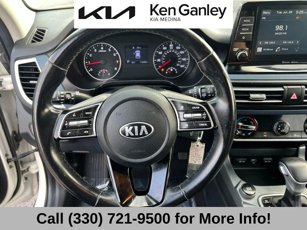 Used 2021 White Kia S image 33