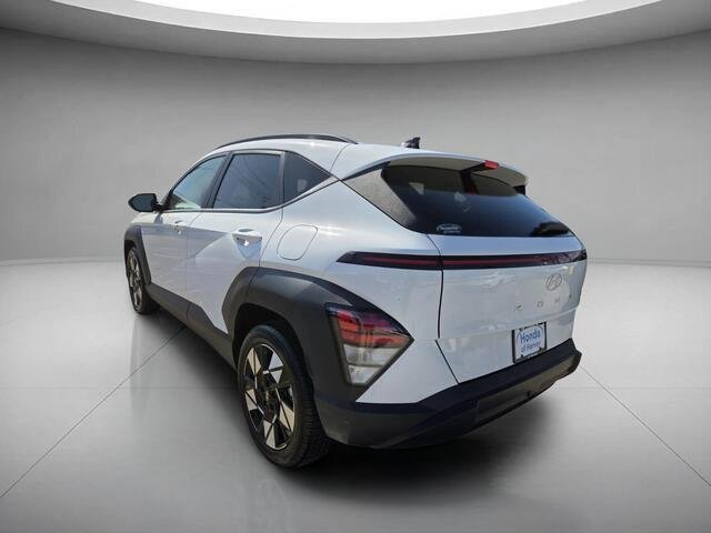 Used 2025 Atlas White Hyundai SEL image 3