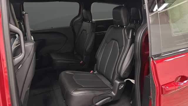 New 2026 Red Hot Pearl-Coat Exterior Paint Chrysler Select image 23