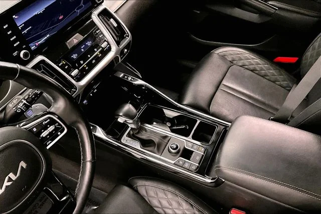 Used 2022 Everlasting Silver Kia SX-Prestige image 16