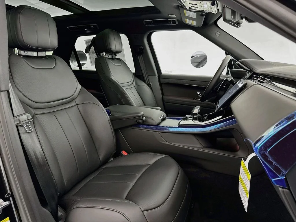 New 2027 Santorini Black Land Rover Dynamic SE image 30