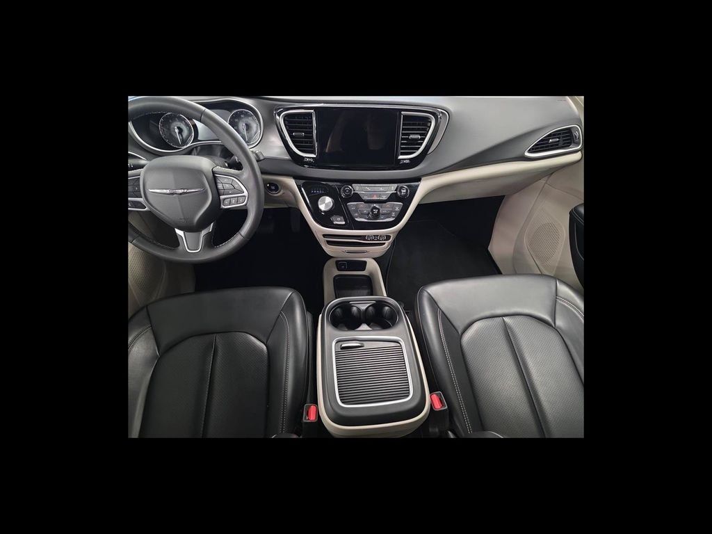 Used 2023 Black Chrysler Touring L image 16