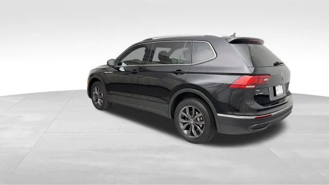 Used 2024 Black Volkswagen 2.0T SE image 4