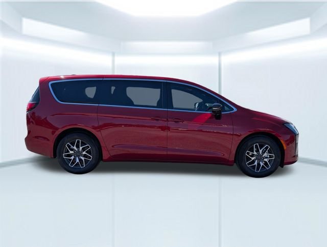 New 2027 Red Hot Pearl-Coat Exterior Paint Chrysler Limited image 7