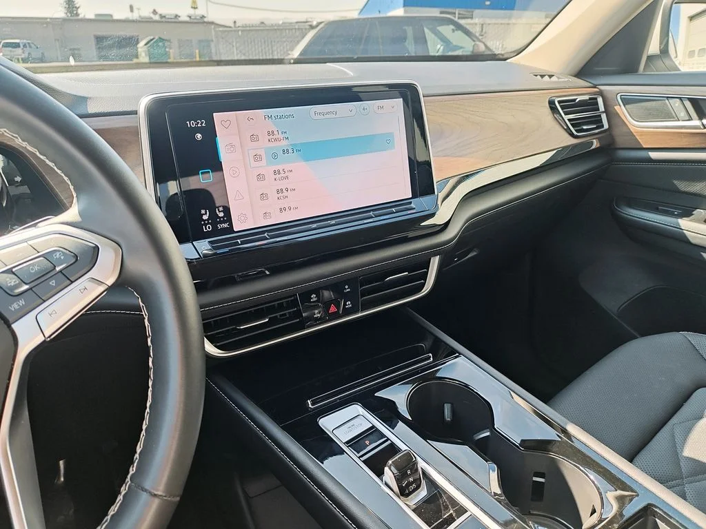 2025 Volkswagen Atlas SE w/Tech - Photo 19
