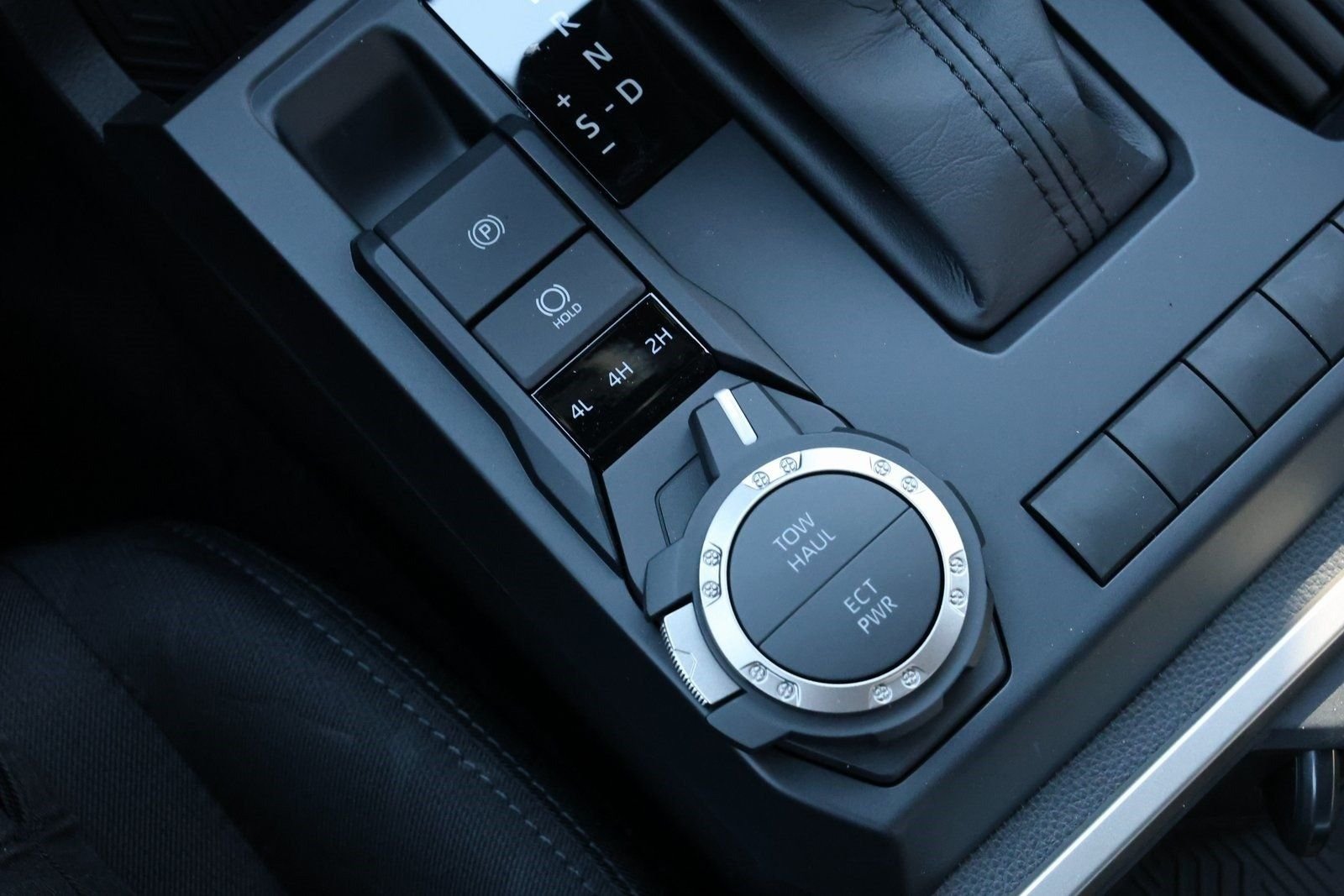 2025 Toyota Tacoma SR5 - Photo 24