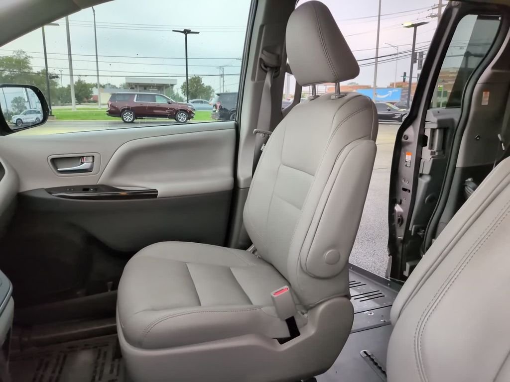 Used 2020 Gray Toyota XLE Premium image 20