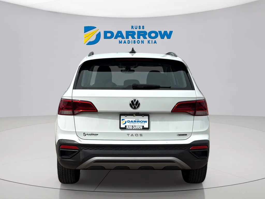 Used 2023 White Volkswagen 1.5T S image 4