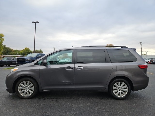 Used 2017 Toyota Sienna XLE Premium with VIN 5TDDZ3DC4HS187541 for sale in Dixon, IL
