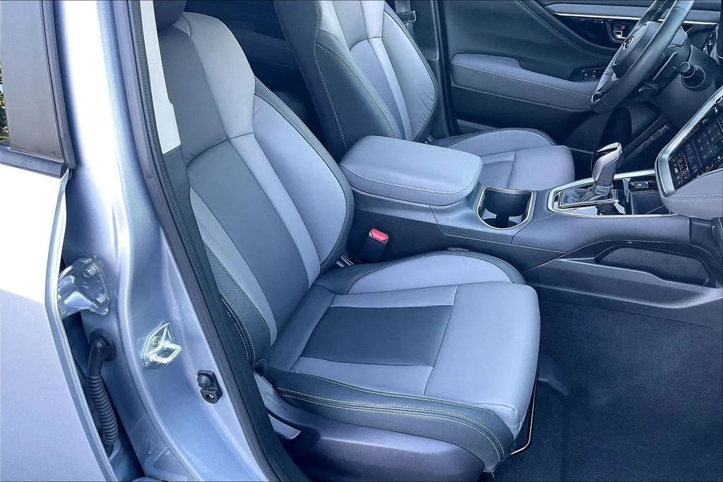 Used 2025 Silver Subaru Onyx Edition image 7