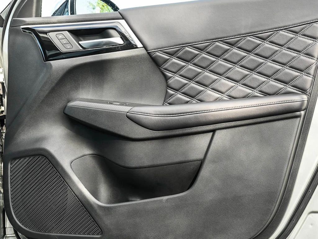 New 2025 Alloy Silver Metallic Mitsubishi SEL image 10