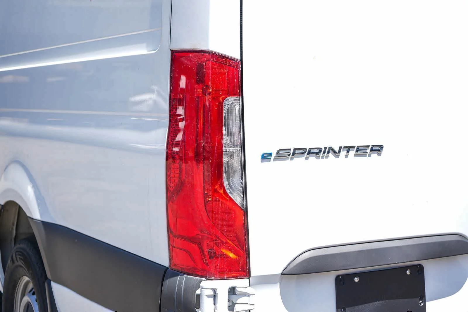 New 2025 Arctic+White Mercedes-Benz Cargo 170WB High Roof 113kw Battery RWD SO Motor image 10