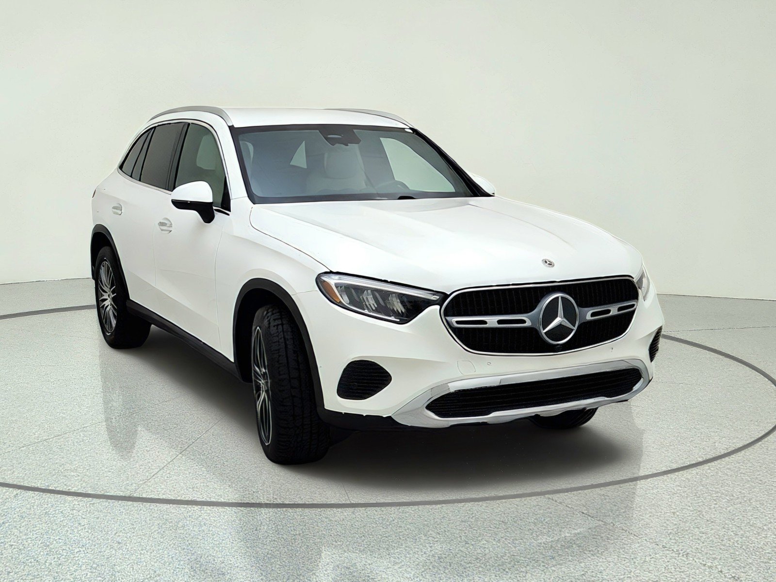 Certified Used 2025 Polar White Mercedes-Benz GLC 300 image 4