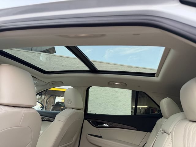 Used 2023 WHITE FROST TRICOAT Buick Avenir image 20