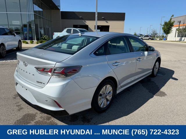 Used 2019 Silver Hyundai SE image 3