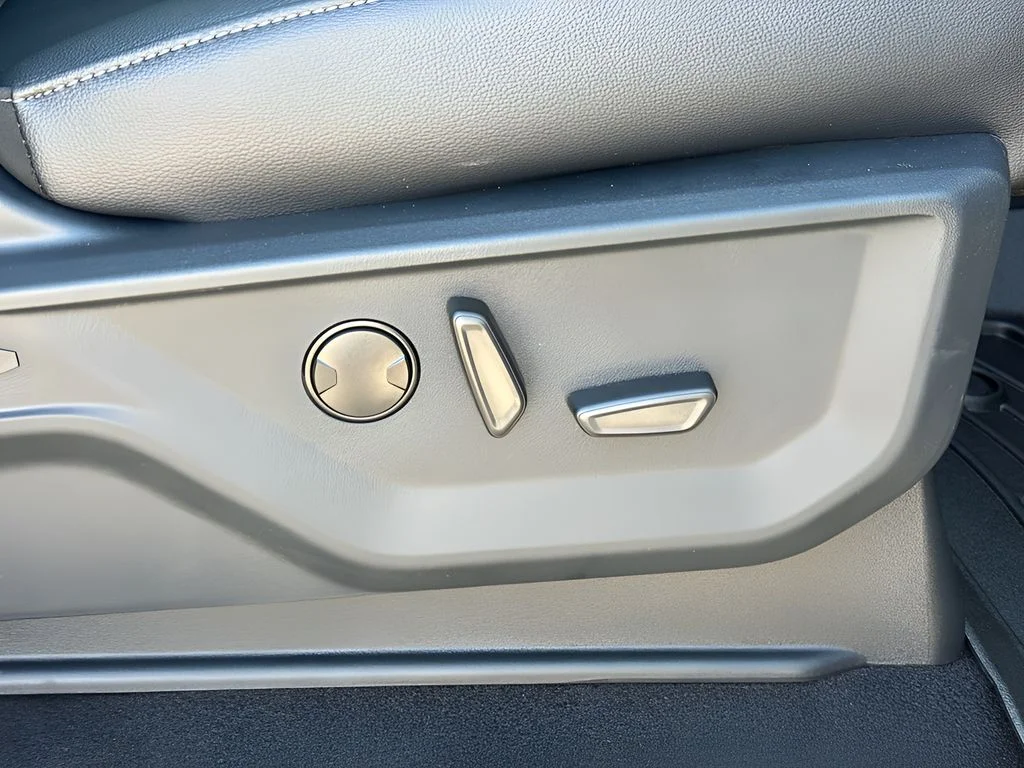 New 2026 Carbonized Gray Metallic Ford XLT image 31