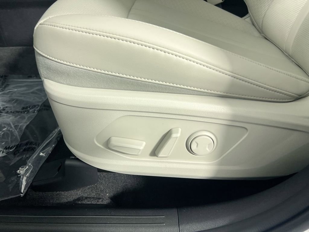 New 2026 Glacial White Kia S image 13