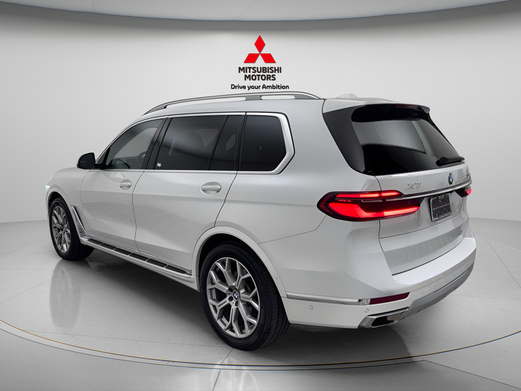 Used 2025 White Metallic BMW xDrive40i image 6