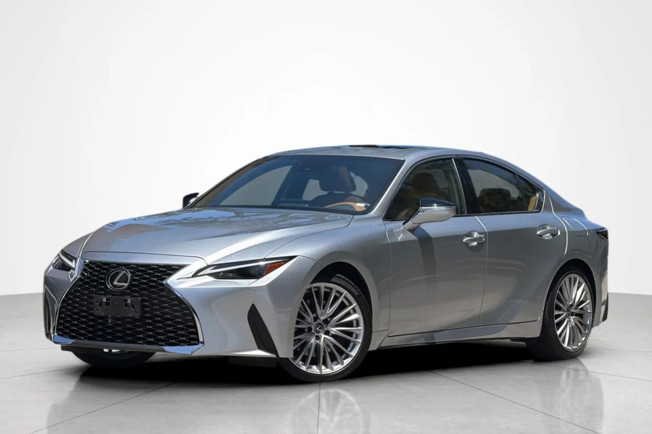 Used 2024  Lexus IS 300 image 1
