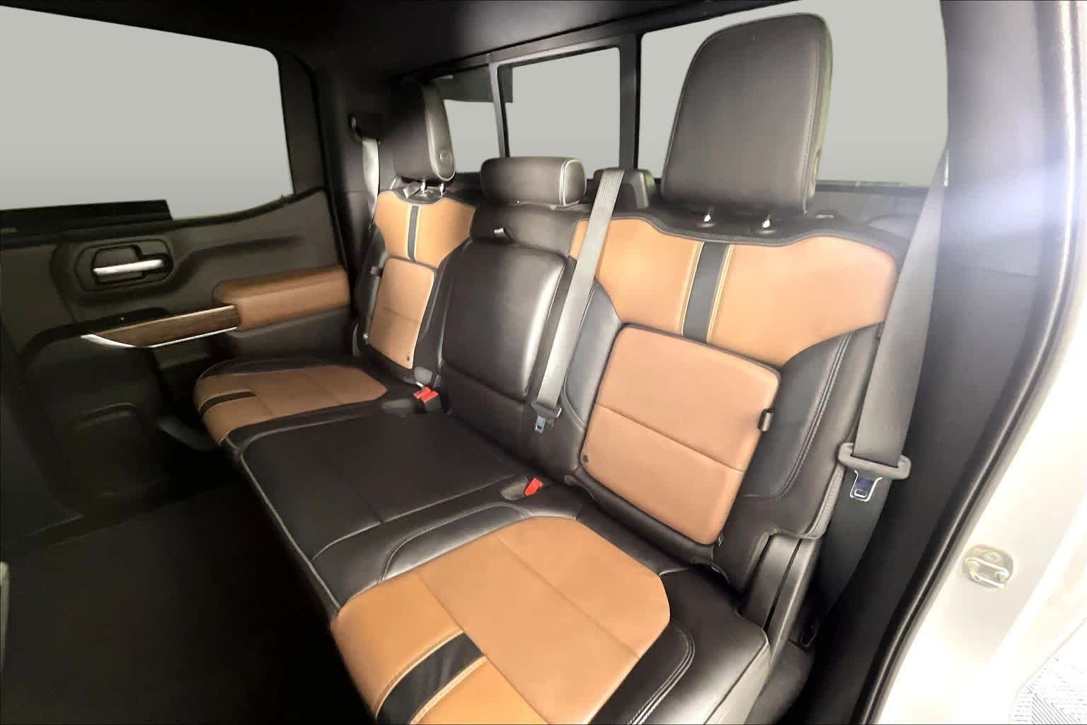 Used 2019 Iridescent Pearl Tricoat Chevrolet High Country image 19