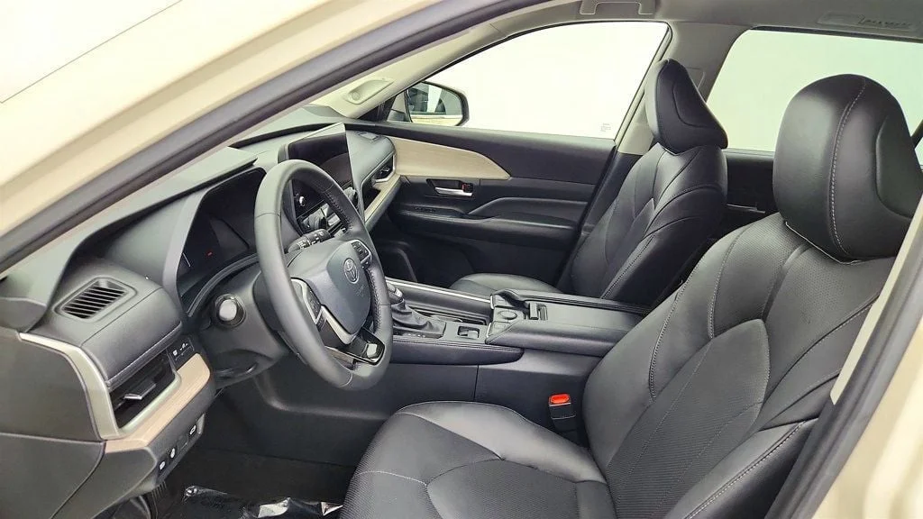 Used 2024 Wind Chill Pearl Toyota Limited AWD image 19