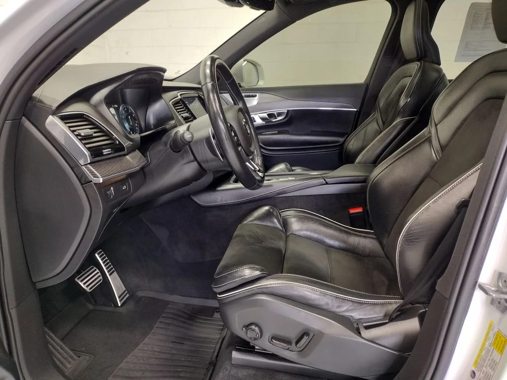Used 2019 White Volvo T6 R-Design image 25