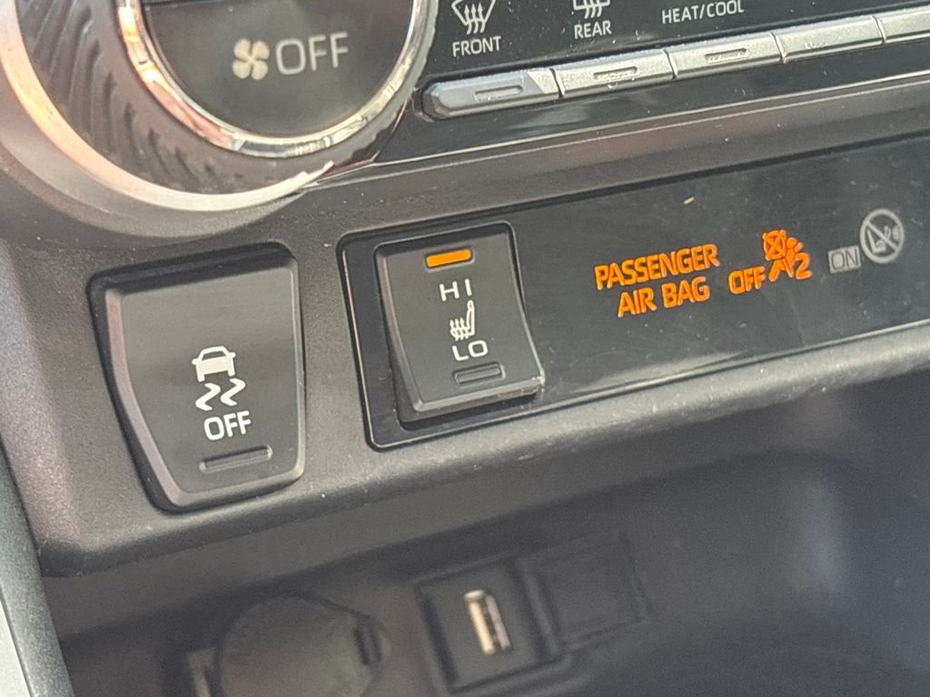 Used 2020 Black Toyota XLE image 29