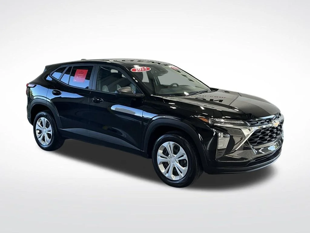 2025 Chevrolet Trax LS's photo