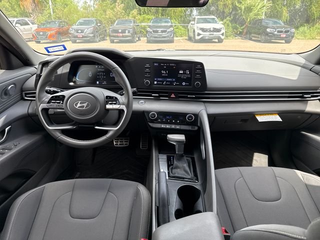 Used 2025 Gray Hyundai SEL Sport image 12