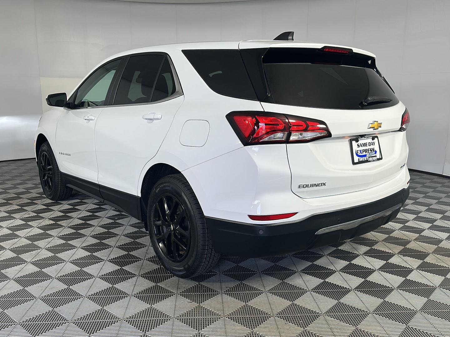 Used 2024 Summit White Chevrolet LT image 5