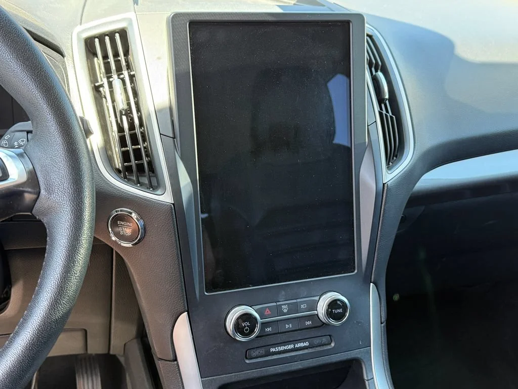 Used 2024 Silver Ford SEL image 28