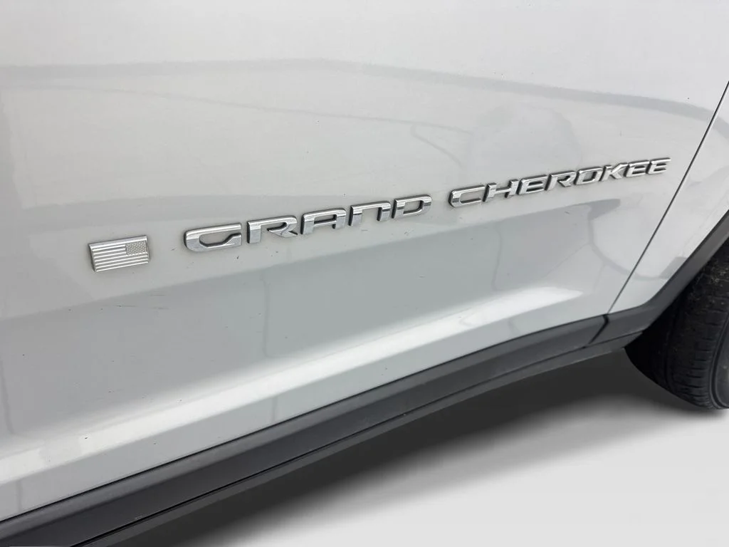 Used 2022 Silver Jeep Limited image 26