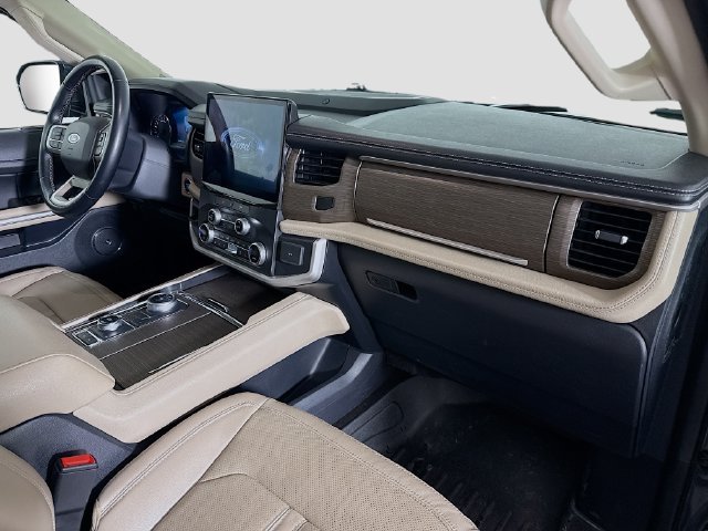 Used 2022  Ford Limited image 31