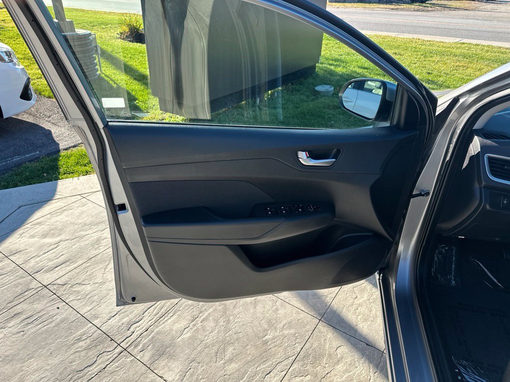 Certified Used 2022 Gray Hyundai SE image 9
