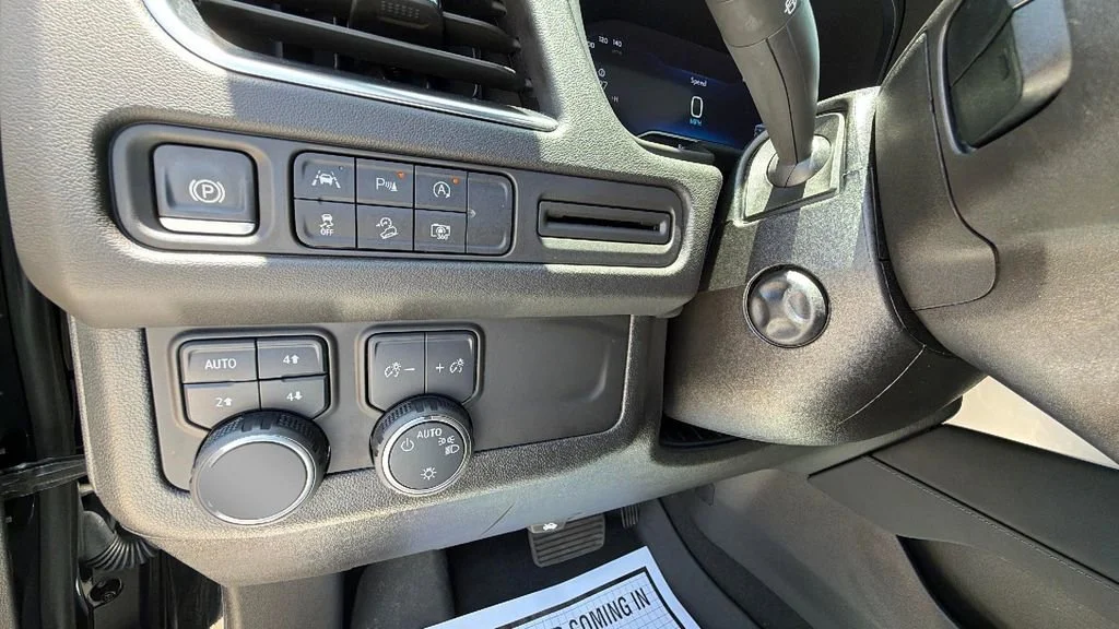 Used 2024 Black Chevrolet Z71 image 20
