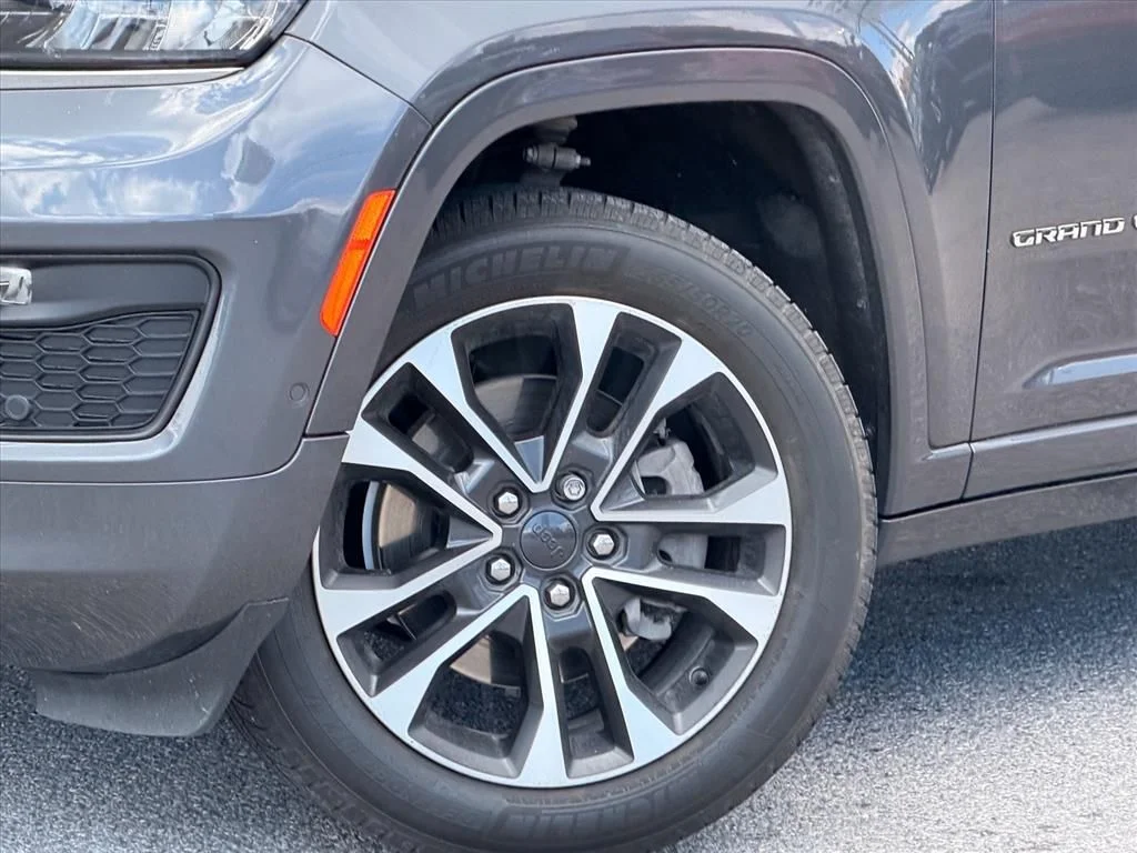 Used 2021 Gray Jeep Overland image 33