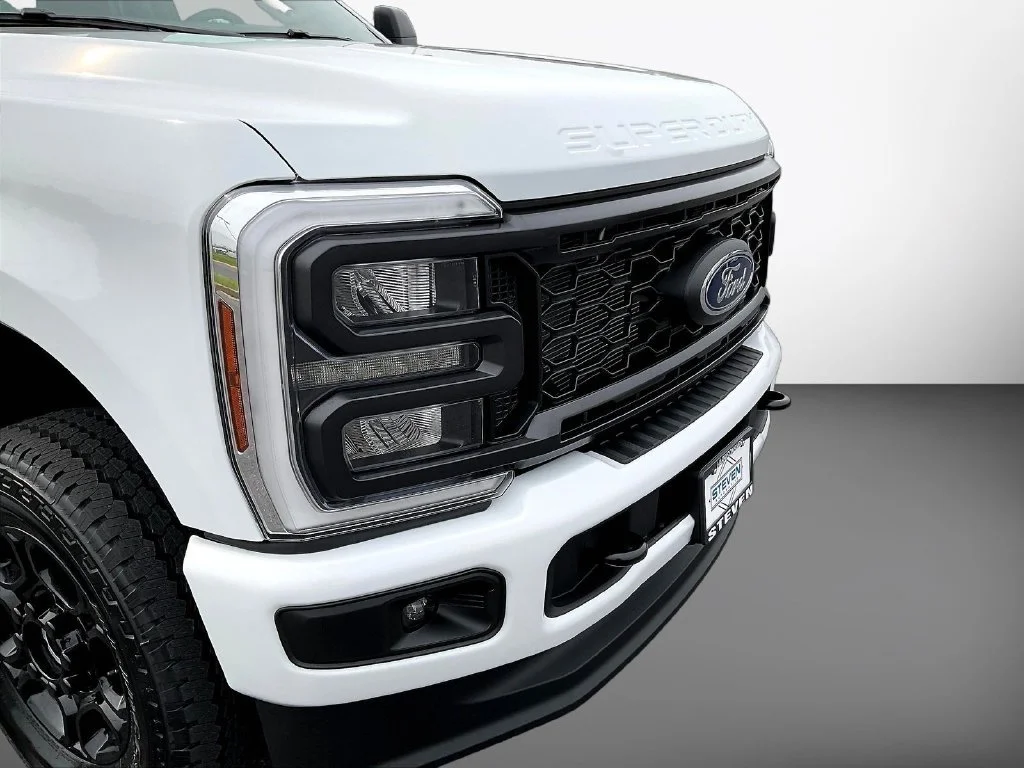 New 2026 Oxford White Ford F-250® XL image 31