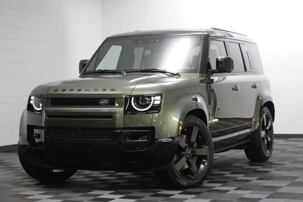 New 2026 Green Land Rover X-Dynamic SE image 1