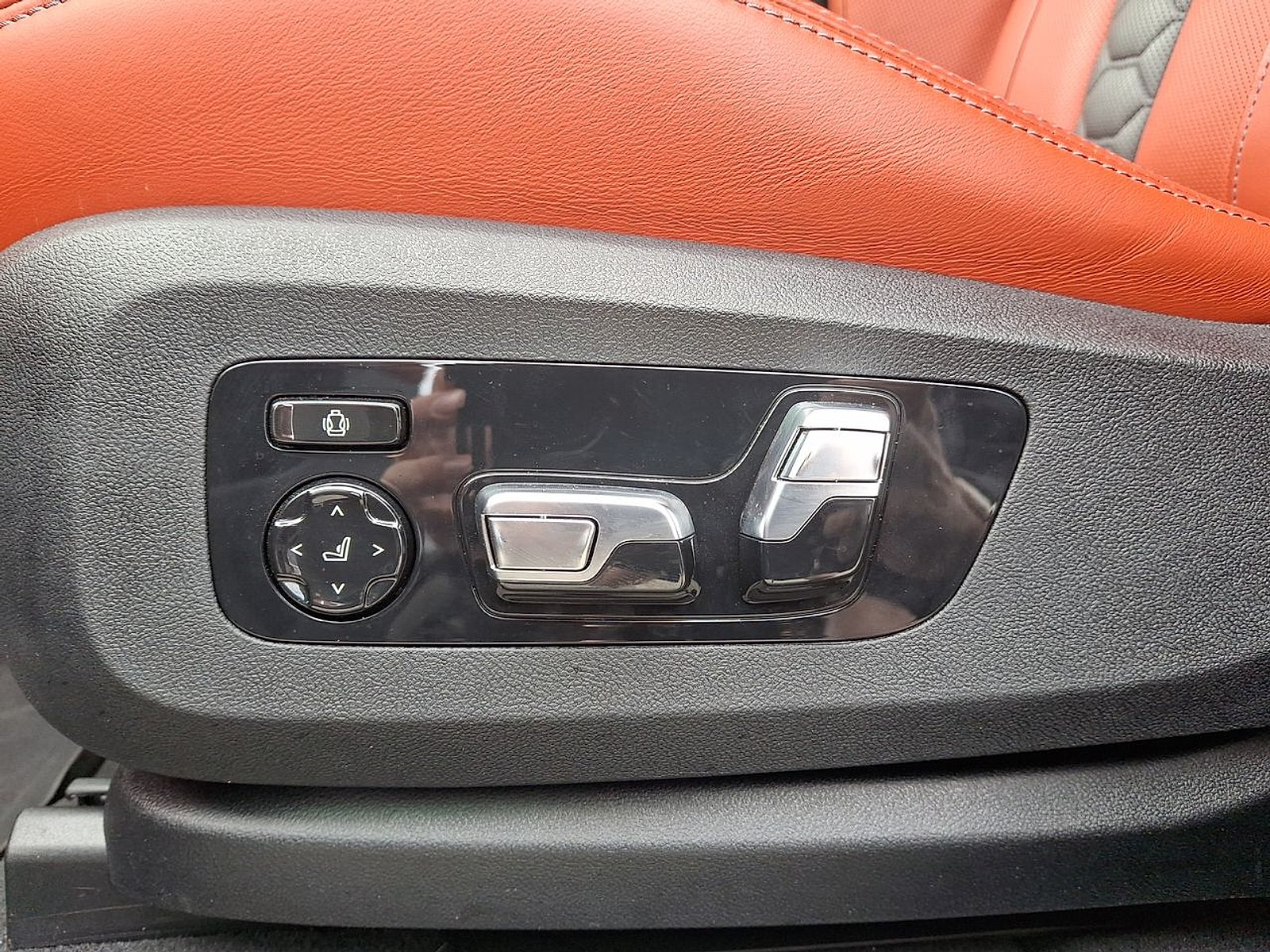 Used 2025 Black Sapphire Metallic - 475 BMW Competition image 18